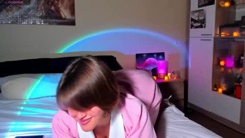 Snapshot of mirrorofsoul chatting on 10-26-25, 04:02 Shelley online show from 10-26-25, 04:02