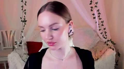 Snapshot of mish_ka3 chatting on 11-13-25, 06:51 Misha online show from 11-13-25, 06:51