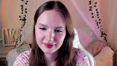 Snapshot of mish_ka3 chatting on 11-19-25, 04:18 Misha online show from 11-19-25, 04:18