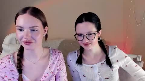 Snapshot of mish_ka3 chatting on 11-30-25, 04:33 Misha online show from 11-30-25, 04:33