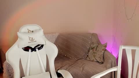 Snapshot of mish_ka3 chatting on 12-05-25, 11:19 Misha online show from 12-05-25, 11:19