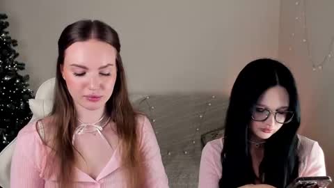 Snapshot of mish_ka3 chatting on 12-18-25, 11:38 Misha online show from 12-18-25, 11:38