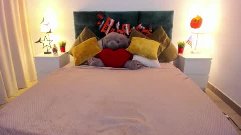 Snapshot of mishapallmer chatting on 10-28-25, 08:07 mishapallmer online show from 10-28-25, 08:07