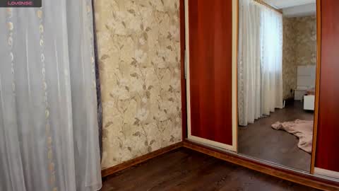 Snapshot of mishapallmer chatting on 11-25-25, 09:20 mishapallmer online show from 11-25-25, 09:20