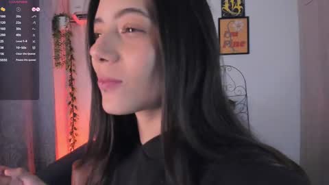 Snapshot of mishelkrave_ chatting on 10-06-25, 01:36 KRAVE  online show from 10-06-25, 01:36