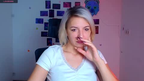 Snapshot of mishelle_blondie chatting on 11-30-25, 07:45 Mishelle online show from 11-30-25, 07:45