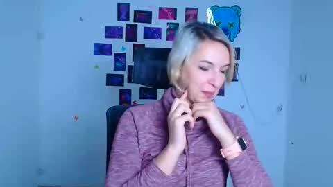 Snapshot of mishelle_blondie chatting on 12-14-25, 12:32 Mishelle online show from 12-14-25, 12:32
