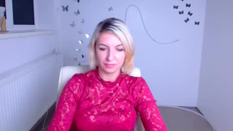 Snapshot of mishelle_blondie chatting on 12-16-25, 12:21 Mishelle online show from 12-16-25, 12:21