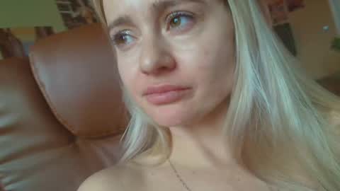 Kris online show from 04-25-26, 01:41