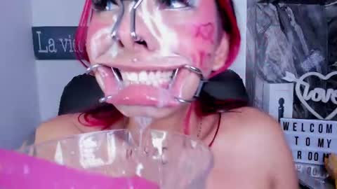 Snapshot of miss___allison chatting on 07-28-26, 04:39 Allison online show from 07-28-26, 04:39