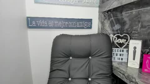Snapshot of miss___allison chatting on 07-29-26, 10:35 Allison online show from 07-29-26, 10:35