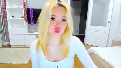 miss__selena online show from 12-15-25, 09:08