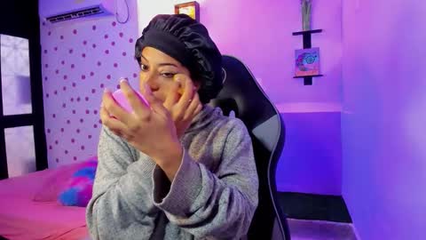 Snapshot of miss_akemi chatting on 09-18-25, 01:02 Akemi 3 online show from 09-18-25, 01:02