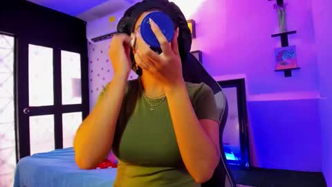 Akemi 3 online show from 10-09-25, 01:09