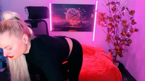 Snapshot of miss_alice_silver chatting on 10-19-25, 04:40 miss_alice_silver online show from 10-19-25, 04:40