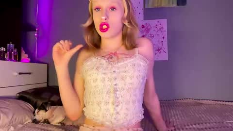 Anya online show from 04-12-26, 09:42