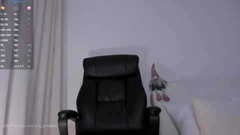 Snapshot of miss_boobtastic chatting on 12-13-24, 12:28 Ivy online show from 12-13-24, 12:28