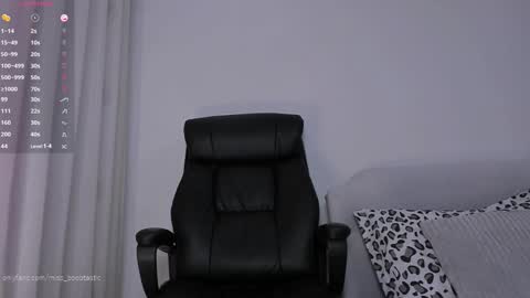 Snapshot of miss_boobtastic chatting on 01-09-25, 12:30 Ivy online show from 01-09-25, 12:30