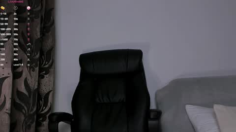 Snapshot of miss_boobtastic chatting on 01-22-25, 04:33 Ivy online show from 01-22-25, 04:33