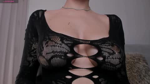 Snapshot of miss_boobtastic chatting on 02-04-25, 11:05 Ivy online show from 02-04-25, 11:05