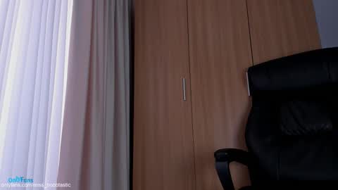 Snapshot of miss_boobtastic chatting on 09-26-25, 12:31 Ivy online show from 09-26-25, 12:31