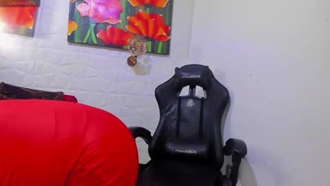 Snapshot of miss_clarepocahose chatting on 02-13-26, 02:18 Clare PocaHose online show from 02-13-26, 02:18