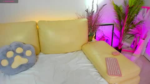 Snapshot of miss_elias chatting on 04-04-26, 12:35 Elia online show from 04-04-26, 12:35