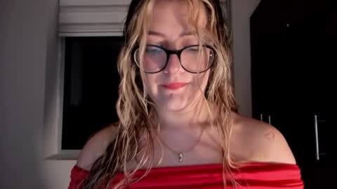 Snapshot of miss_ema1 chatting on 12-24-24, 11:33 Ema online show from 12-24-24, 11:33