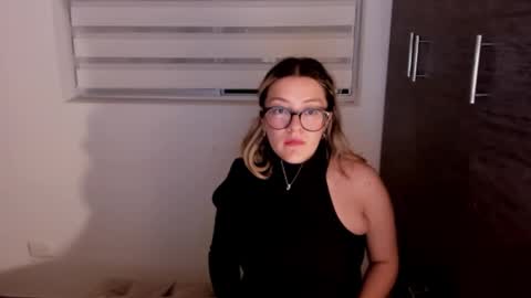 Snapshot of miss_ema1 chatting on 02-20-25, 11:32 Ema online show from 02-20-25, 11:32