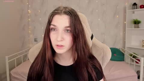 Snapshot of miss_eva__ chatting on 09-16-25, 12:00 Eva online show from 09-16-25, 12:00