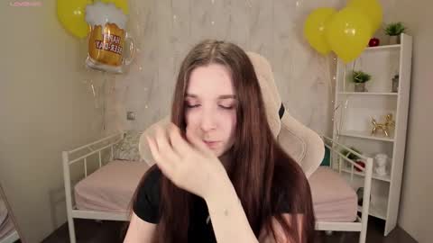 Snapshot of miss_eva__ chatting on 09-17-25, 12:12 Eva online show from 09-17-25, 12:12