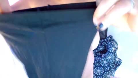 Snapshot of miss_evoleth2 chatting on 01-28-25, 01:50 Miss Evoleth online show from 01-28-25, 01:50