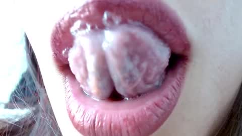 Snapshot of miss_evoleth2 chatting on 03-05-25, 05:50 Miss Evoleth online show from 03-05-25, 05:50