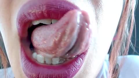 Snapshot of miss_evoleth2 chatting on 09-08-25, 03:11 Miss Evoleth online show from 09-08-25, 03:11