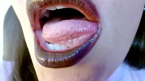 Snapshot of miss_evoleth2 chatting on 09-28-25, 12:27 Miss Evoleth online show from 09-28-25, 12:27