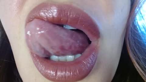 Snapshot of miss_evoleth2 chatting on 10-10-25, 08:19 Miss Evoleth online show from 10-10-25, 08:19