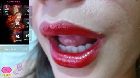 Snapshot of miss_evoleth2 chatting on 10-24-25, 04:25 Miss Evoleth online show from 10-24-25, 04:25