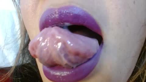 Snapshot of miss_evoleth2 chatting on 11-19-25, 05:02 Miss Evoleth online show from 11-19-25, 05:02