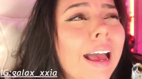  Elisabeth  IG galax xxia       online show from 12-20-25, 01:02