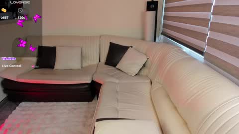 insta    online show from 02-12-25, 09:43