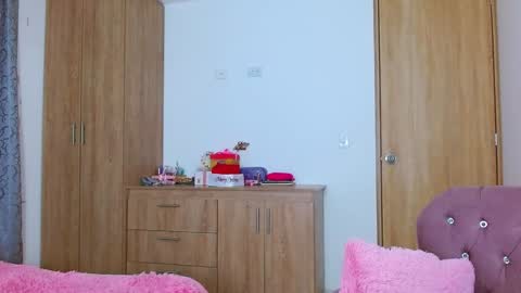 Snapshot of miss_issaa chatting on 12-20-24, 09:21 Isabella online show from 12-20-24, 09:21