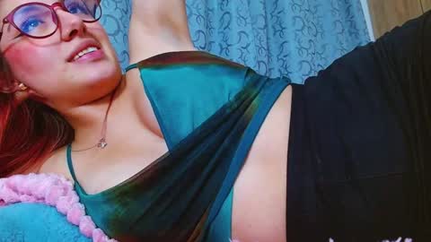Snapshot of miss_issaa chatting on 12-27-24, 12:18 Isabella online show from 12-27-24, 12:18