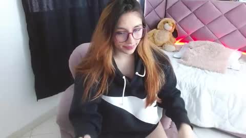Snapshot of miss_issaa chatting on 10-06-25, 08:39 Isabella online show from 10-06-25, 08:39