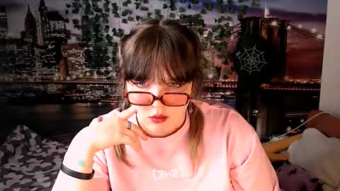 Eva online show from 10-17-25, 04:42