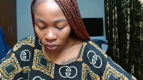 Miss Kiarrafit online show from 02-13-25, 07:21