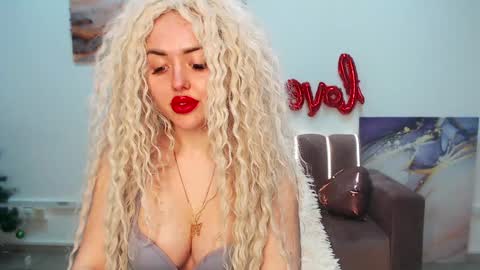 Snapshot of miss_kiten chatting on 02-07-25, 01:04 miss_kiten online show from 02-07-25, 01:04