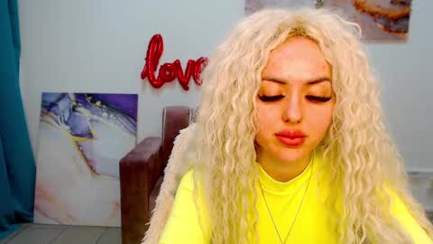 Snapshot of miss_kiten chatting on 02-09-25, 10:43 miss_kiten online show from 02-09-25, 10:43