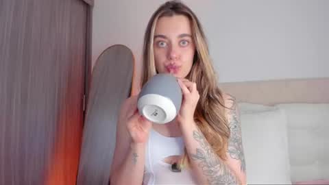 Snapshot of miss_lanaa chatting on 07-16-26, 03:01 Alana online show from 07-16-26, 03:01