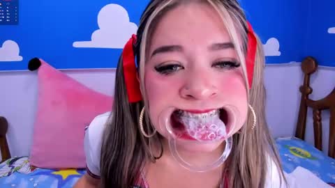 miss_lucyla online show from 04-23-26, 11:09