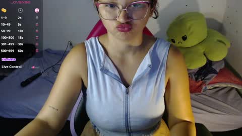 ly independent model online show from 05-17-26, 09:33